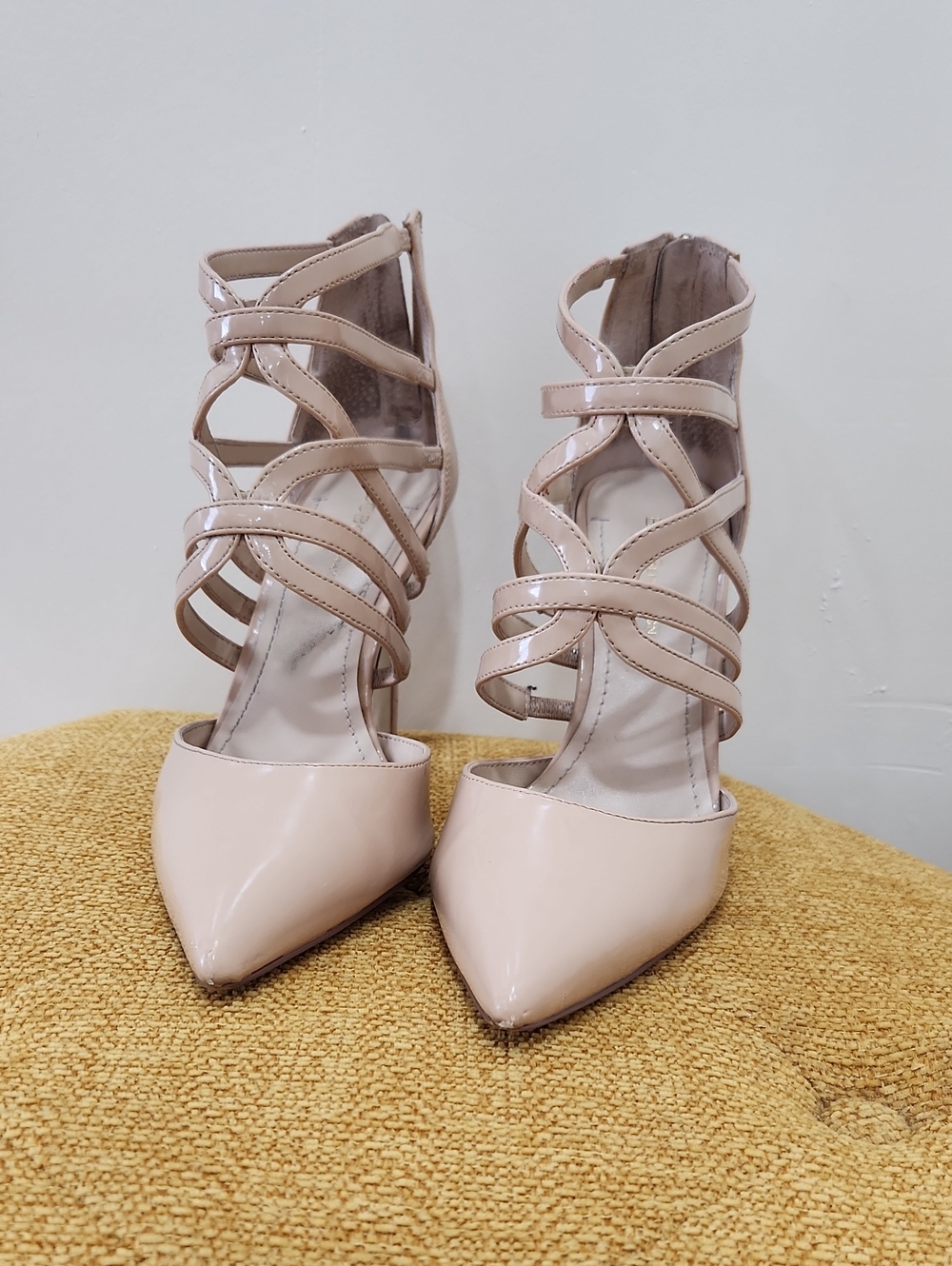 BCBGeneration Nude Strappy Caged Pointed Toe Pump Heels Size 7M/37